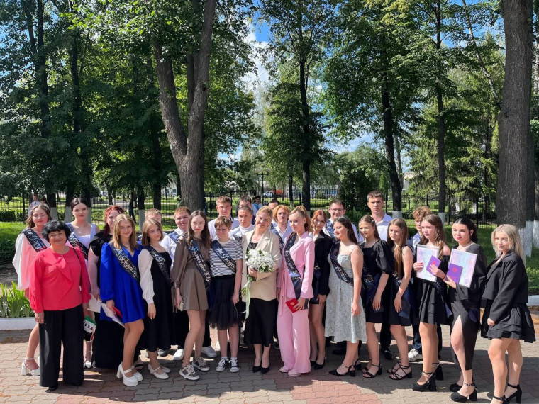 Выпускной бал для выпускников 9-х классов.
