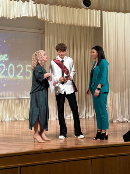 Выпускной бал для выпускников 9-х классов.