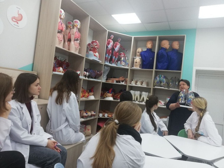 Экскурсия в медицинский класс Губкинской школы.